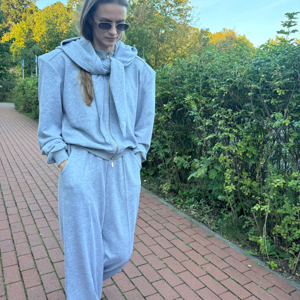 
                  
                    Pre-oder: Barbora Leisure Set
                  
                